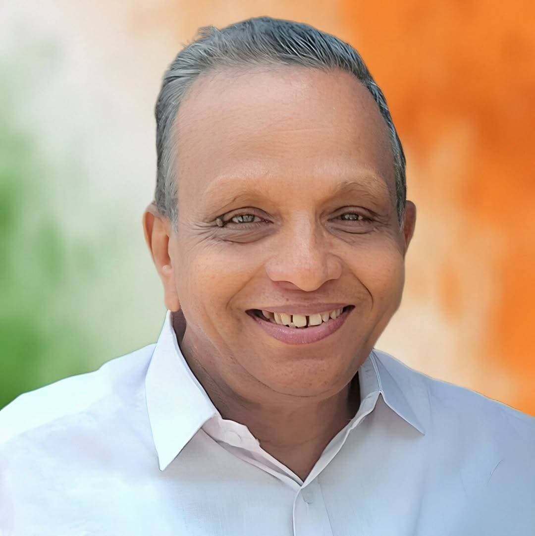 സ്ത്രീത്വത്തെ അപമാനിച്ച രാജു അപ്സരയ്ക്കെതിരെ നിയമ നടപടി സ്വീകരിക്കണം: എ.എ. ഷുക്കൂര്
ആലപ്പുഴ: നഗരസഭ ചെയര്പേഴ്സണ് മോളി ജേക്കബിനെതിരെ വ്യാപാരി വ്യവസായി ഏകോപന സമിതി സംസ്ഥാന പ്രസിഡന്റ് രാജു അപ്സര നടത്തിയ പ്രസംഗം അപകീര്ത്തികരവും സ്ത്രീത്വത്തെ അപമാനിക്കുന്നതുമാണെന്ന് കെ.പി.സി.സി. വൈസ് പ്രസിഡന്റ് എ.എ. ഷുക്കൂര്. സംഭവത്തില് രാജു അപ്സരയ്ക്കെതിരെ നിയമ നടപടി സ്വീകരിക്കണമെന്നും അദ്ദേഹം ആവശ്യപ്പെട്ടു. നഗരസഭയിലേക്ക് വ്യാപാരി വ്യവസായി ഏകോപന സമിതി നടത്തിയ പ്രതിഷേധ മാര്ച്ചില് ഉദ്ഘാടനം പ്രസംഗം നടത്തുന്നതിനിടെയാണ് രാജു അപ്സര ചെയര്പേഴ്സണെ വ്യക്തിപരമായി ലക്ഷ്യംവെച്ച് ഗുരുതരമായ ആരോപണങ്ങളും അപമാനകരമായ പരാമര്ശങ്ങളും നടത്തിയത്. നൂറുകണക്കിന് ആളുകള് പങ്കെടുത്ത പൊതുയോഗത്തില് നടത്തിയ പ്രസംഗം വിവിധ സാമൂഹിക മാധ്യമങ്ങളിലൂടെയും വാര്ത്താ മാധ്യമങ്ങളിലൂടെയും കൂടുതല് ആളുകളിലേക്ക് പ്രചരിച്ചു കഴിഞ്ഞു. കഴിഞ്ഞ 30 വര്ഷമായി പൊതുപ്രവര്ത്തന രംഗത്ത് മാതൃകാപരമായി പ്രവര്ത്തിക്കുന്ന മോളി ജേക്കബിനെതിരെ ഇത്രയും നീചമായ രീതിയില് സംസാരിച്ചത് അംഗീകരിക്കാനാകില്ല. അഭിപ്രായ വ്യത്യാസങ്ങള് മാന്യമായ രീതിയില് പ്രകടിപ്പിക്കുന്നതിന് പകരം വ്യക്തിപരമായി അധിക്ഷേപിക്കുന്നത് ജനാധിപത്യ മര്യാദകള്ക്ക് നിരക്കാത്ത നടപടിയാണ്.നഗരസഭയുടെ ഭരണപരമായ ഉത്തരവാദിത്തങ്ങള് നിര്വഹിക്കുന്നതിനിടെ ചെയര്പേഴ്സണ് സ്വീകരിച്ച തീരുമാനങ്ങളോട് വിയോജിപ്പുണ്ടെങ്കില് അത് ജനാധിപത്യപരമായ രീതിയില് ഉന്നയിക്കുകയാണ് വേണ്ടത്. സ്ത്രീത്വത്തെ അപമാനിക്കുന്ന തരത്തിലുള്ള പരാമര്ശങ്ങള് നടത്തുന്നത് പ്രതിഷേധത്തിന്റെ രീതിയല്ലെന്നും എ.എ. ഷുക്കൂര് പറഞ്ഞു. വ്യാപാരി സമൂഹത്തിന് രാജു അപ്സരയുടെ നേതൃത്വം അപമാനമാണെന്നും ഷൂക്കൂര് കൂട്ടിച്ചേര്ത്തു.