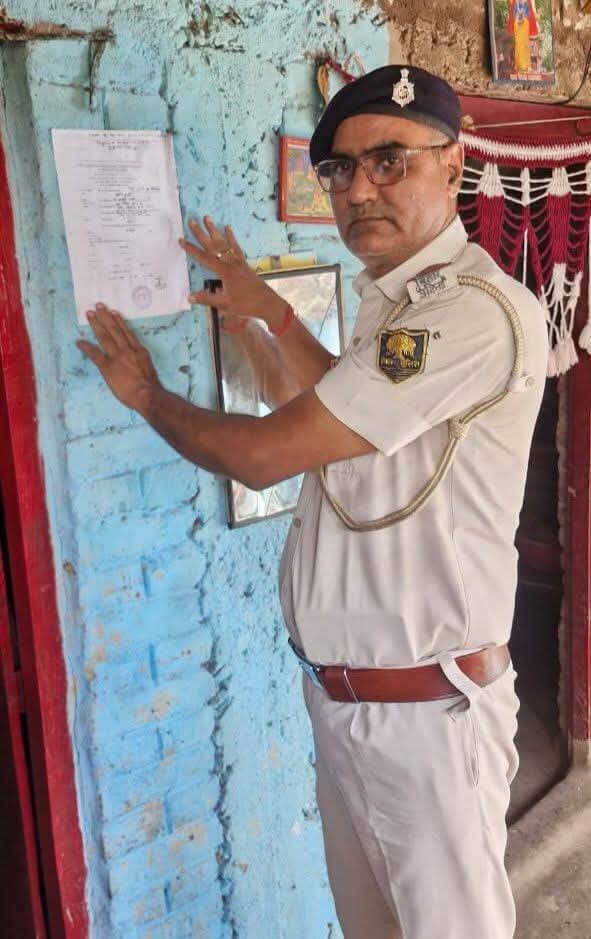 सिंहवाड़ा थाना कांड संख्या 67/26 के प्राथमिकी अभियुक्त प्रदुम्न सहनी पिता झपसी सहनी साo लोरिका थाना सिंहवाड़ा जिला के घर विधिवत इश्तिहार तामिला किया गया।
सिंहवाड़ा थाना द्वारा की गई कार्रवाई।
.
.
<nis:link nis:type=tag nis:id=biharpolice nis:value=BiharPolice nis:enabled=true nis:link/> <nis:link nis:type=tag nis:id=darbhangapolice nis:value=Darbhangapolice nis:enabled=true nis:link/> <nis:link nis:type=tag nis:id=haintaiyarhum nis:value=HainTaiyarHum nis:enabled=true nis:link/> Bihar Police Information & Public Relations Department, Government of Bihar Home Department, Govt. of Bihar