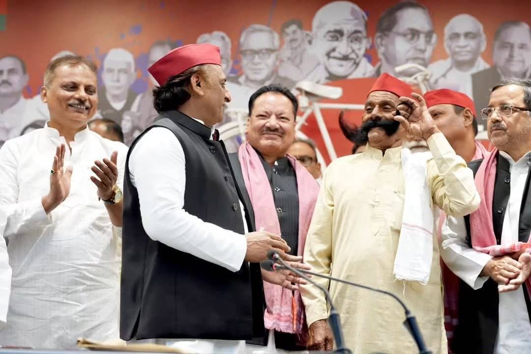 समाजवादी पार्टी के मुछ वाले नेता जी
Samajwadi Party Akhilesh Yadav <nis:link nis:type=tag nis:id=viralphoto nis:value=viralphoto nis:enabled=true nis:link/>