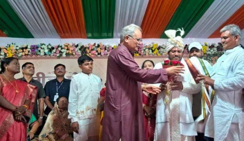 CG News : गुरु बालदास के बड़े बेटे और मंत्री खुशवंत साहब के भाई ढाल दास ने थामा कांग्रेस का हाथ... <nis:link nis:type=tag nis:id=cgnews nis:value=CGNews nis:enabled=true nis:link/> <nis:link nis:type=tag nis:id=chhattisgsrhupdate nis:value=chhattisgsrhupdate nis:enabled=true nis:link/> <nis:link nis:type=tag nis:id=chhattisgarh nis:value=chhattisgarh nis:enabled=true nis:link/> Photo