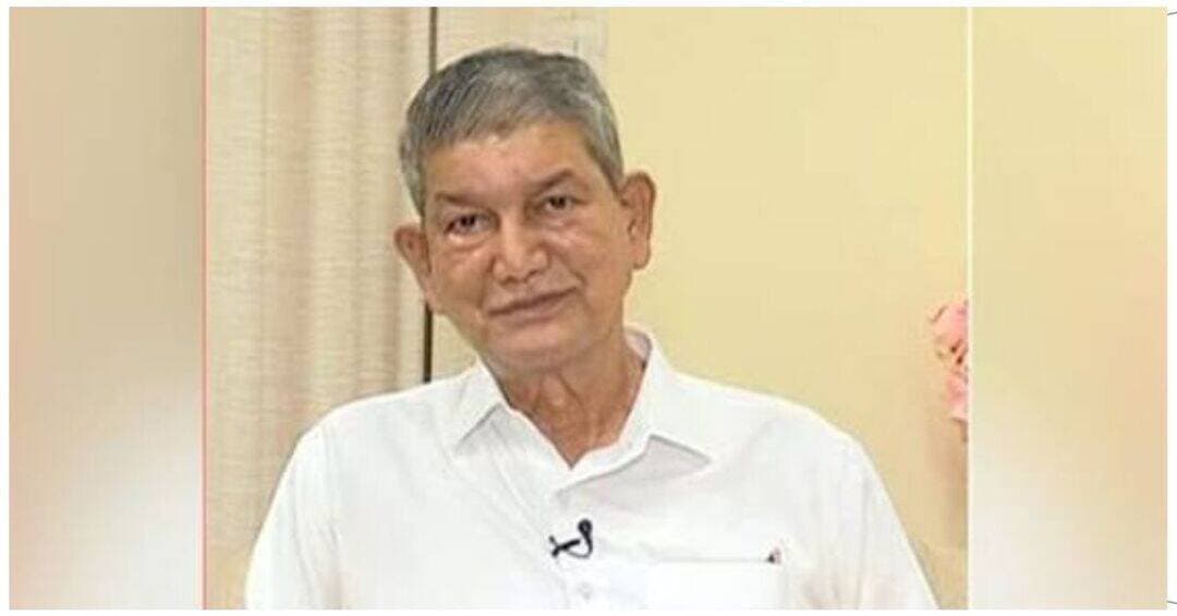 पूर्व OSD पर ED का शिकंजा, हरीश रावत ने छोड़े कांग्रेस के दो अहम पद....
देहरादून: प्रवर्तन निदेशालय (ED) की ओर से उनके पूर्व OSD रहे जीना से जुड़े मामले में कार्रवाई और देहरादून में नकदी व आभूषण बरामद होने की खबर के बीच वरिष्ठ कांग्रेस नेता एवं पूर्व मुख्यमंत्री हरीश रावत ने बड़ा राजनीतिक फैसला लिया है। हरीश रावत ने उत्तराखंड प्रदेश कांग्रेस कमेटी की कार्यकारिणी के सदस्य और कांग्रेस वर्किंग कमेटी (CWC) के स्थायी आमंत्रित सदस्य के पद से हटने का ऐलान किया है।
हरीश रावत ने कहा कि वह किसी सरकारी पद पर नहीं हैं, इसलिए उनके इस्तीफे का सवाल नहीं उठता। उन्होंने स्पष्ट किया कि वह उत्तराखंड प्रदेश कांग्रेस कमेटी की कार्यकारिणी के सदस्य हैं और राष्ट्रीय स्तर पर कांग्रेस वर्किंग कमेटी के स्थायी आमंत्रित सदस्य भी हैं। अब उन्होंने इन दोनों जिम्मेदारियों से हटने का निर्णय लिया है।
रावत ने कहा कि उन्होंने यह फैसला इसलिए लिया है, ताकि उनकी वजह से कांग्रेस के भ्रष्टाचार विरोधी संघर्ष को किसी भी तरह की कमजोरी न आए। उन्होंने अपने निर्णय को पार्टी और उसके संघर्ष के हित में उठाया गया कदम बताया।
ED की कार्रवाई से जुड़े मामले पर प्रतिक्रिया देते हुए हरीश रावत ने कहा कि पूरे प्रकरण की वास्तविक सच्चाई जांच के बाद ही सामने आएगी। उन्होंने अपने पूर्व OSD रहे जीना को सज्जन और कर्मठ व्यक्ति बताते हुए कहा कि किसी भी व्यक्ति के बारे में अंतिम निष्कर्ष जांच पूरी होने के बाद ही निकाला जाना चाहिए।
उन्होंने यह भी कहा कि यदि भर्ती प्रक्रिया में गड़बड़ी के प्रमाण सामने आते हैं तो कार्रवाई होनी चाहिए और वह ऐसी कार्रवाई का समर्थन करते हैं। रावत ने कहा कि यदि उनकी ओर से किसी स्तर पर गलती हुई है तो वह उत्तराखंड की जनता से क्षमा मांगने में पीछे नहीं हटेंगे।
हरीश रावत के इस फैसले के बाद उत्तराखंड की सियासत में चर्चाएं तेज हो गई हैं। ED की कार्रवाई, पूर्व OSD से जुड़े मामले और उसके बाद रावत के कांग्रेस के दोनों पदों से हटने के ऐलान को राजनीतिक रूप से महत्वपूर्ण घटनाक्रम माना जा रहा है। हालांकि, पूरे मामले की तस्वीर जांच आगे बढ़ने के बाद ही पूरी तरह स्पष्ट होगी।
<nis:link nis:type=tag nis:id=uttarakhandnews nis:value=UttarakhandNews nis:enabled=true nis:link/> <nis:link nis:type=tag nis:id=harishrawat nis:value=HarishRawat nis:enabled=true nis:link/> <nis:link nis:type=tag nis:id=uttarakhandcongress nis:value=UttarakhandCongress nis:enabled=true nis:link/> <nis:link nis:type=tag nis:id=edaction nis:value=EDAction nis:enabled=true nis:link/> <nis:link nis:type=tag nis:id=dehradunnews nis:value=DehradunNews nis:enabled=true nis:link/> <nis:link nis:type=tag nis:id=congressnews nis:value=CongressNews nis:enabled=true nis:link/> <nis:link nis:type=tag nis:id=uttarakhandpolitics nis:value=UttarakhandPolitics nis:enabled=true nis:link/> <nis:link nis:type=tag nis:id=breakingnews nis:value=BreakingNews nis:enabled=true nis:link/>