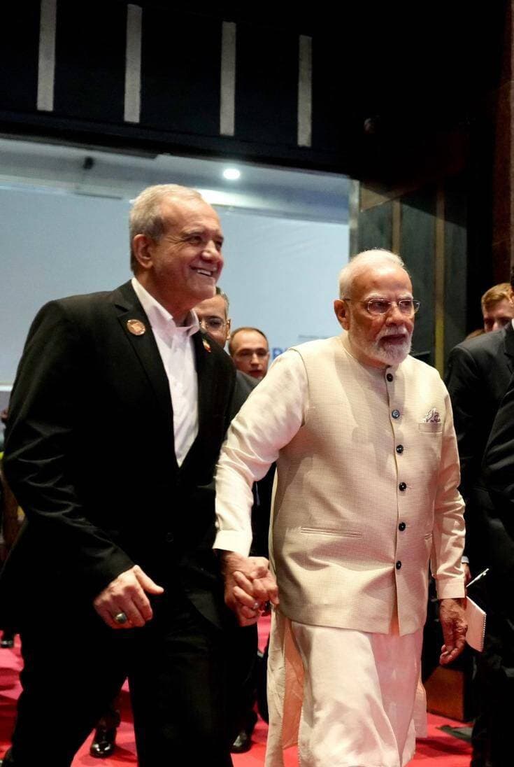 ईरान के राष्ट्रपति मसूद पेज़ेशकियन ने दिल्ली में ब्रिक्स बिज़नेस फ़ोरम में राष्ट्रीय मुद्राओं में व्यापार का समर्थन किया और NDB या ब्रिक्स बैंक की बड़ी भूमिका की मांग की।