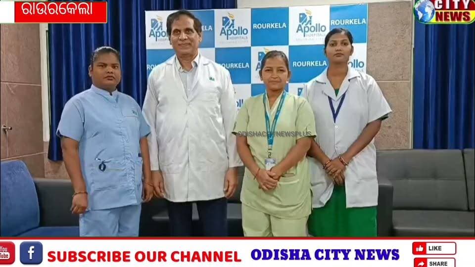 *ସେପ୍ଟେମ୍ବର ୨୭ ତାରିଖରେ ରାଉରକେଲା ଆପୋଲୋ ହସ୍ପିଟାଲ୍ସ ପକ୍ଷରୁ ଡାକ୍ତର ଏବଂ ନର୍ସମାନଙ୍କୁ ନେଇ ଟ୍ରେନିଂ CAPES*
ରାଉରକେଲା ୧୧/୯, ଚଳିତ ସେପ୍ଟେମ୍ବର ୨୭ ତାରିଖରେ ରାଉରକେଲା ଆପୋଲୋ ହସ୍ପିଟାଲ୍ସ ପକ୍ଷରୁ ଡାକ୍ତର ଏବଂ ନର୍ସମାନଙ୍କୁ ନେଇ ଏକ ଟ୍ରେନିଂ CAPES (Critical Care And Perioperative Excellence And Sefety) - 2026 ଆୟୋଜିତ ହେବ ବୋଲି ଆଜି ଆପୋଲୋ ହସ୍ପିଟାଲ୍ସରେ ଆୟୋଜିତ ଏକ ସାମ୍ବାଦିକ ସମ୍ମିଳନୀରେ ସୂଚନା ଦିଆଯାଇଛି।
(CAPES 2026) କ୍ରିଟିକାଲ୍ କେୟାର ଆଣ୍ଡ ପେରିଅପରେଟିଭ୍ ଏକ୍ସଲେନ୍ସ ଆଣ୍ଡ୍ ସେଫ୍ଟି ହେଉଛି ଏକ ହାତପାଆନ୍ତା କର୍ମଶାଳା ଯାହା କ୍ଲିନିକାଲ୍ ଦକ୍ଷତା ଏବଂ ରୋଗୀ ସୁରକ୍ଷାକୁ ସୁଦୃଢ଼ କରିବା ଉପରେ କେନ୍ଦ୍ରିତ। ନର୍ସ ଏବଂ ସହଯୋଗୀ ସ୍ୱାସ୍ଥ୍ୟସେବା ବୃତ୍ତିଗତମାନଙ୍କ ପାଇଁ ଏହା ଡିଜାଇନ୍ କରାଯାଇଛି। ଯେଉଁଥିରେ କ୍ରିଟିକାଲ୍ କେୟାର ଏବଂ ପେରିଅପରେଟିଭ୍ ଅଭ୍ୟାସରେ ବ୍ୟବହାରିକ ଶିକ୍ଷା ଦିଆଯାଇଛି। ପ୍ରମାଣ-ଆଧାରିତ ଅଭ୍ୟାସ ମାଧ୍ୟମରେ ରୋଗୀ ସେବାରେ ଶିଖିବା, ସହଯୋଗ କରିବା ଏବଂ ଉତ୍କର୍ଷତା ବୃଦ୍ଧି କରିବା ପାଇଁ ସ୍ବଇଚ୍ଛାରେ ଆପୋଲୋ ହସ୍ପିଟାଲ୍ସ ସହିତ ଯୋଗଦାନ କରିବାକୁ ଆମନ୍ତ୍ରଣ କରାଯାଇଛି।
ଏଥିପାଇଁ ପଞ୍ଜିକରଣ ଫି - ୩୦୦ ଟଙ୍କା ରଖାଯାଇଥିବା ବେଳେ ଟ୍ରେନିଂ ବା ଇଭେଣ୍ଟ ସମୟ ୨୦୨୬ ସେପ୍ଟେମ୍ବର ୨୭ ତାରିଖ ସକାଳ ୯ଟା ଠାରୁ ଆରମ୍ଭ ହୋଇ ୫ଟା ପର୍ଯ୍ୟନ୍ତ ଚାଲିବାକୁ ଥିବା ବେଳେ ଟ୍ରେନିଂ ସହିତ ପୋଷ୍ଟର କମ୍ପିଟିସନ୍ ଏବଂ କ୍ଯୁଇଜ୍ କଣ୍ଟେଷ୍ଟ ମଧ୍ଯ ରହିବା ସହ ପ୍ରତିଯୋଗୀଙ୍କୁ କ୍ରିଟିକାଲ୍ କେୟାର୍ ଆଣ୍ଡ୍ ପେରିଅପେରିଟିଭ୍ ସେଫ୍ଟି ଜ୍ଞାନ ଉପରେ ପୁରସ୍କୃତ କରାଯିବ ବୋଲି ସୂଚନା ଦିଆଯାଇଛି।
ରାଉରକେଲା ଆପୋଲୋ ହସ୍ପିଟାଲ୍ସର କ୍ରିଟିକାଲ୍ କେୟାର ବିଶେଷଜ୍ଞ ଡାକ୍ତର ଶୁଭେନ୍ଦୁ ସର୍କାର ଏବଂ ଡାକ୍ତର ଅନୁପମ ମହାପାତ୍ର ଏ ବିଷୟରେ ସୂଚନା ପ୍ରଦାନ କରିଥିଲେ। ଏହି ଟ୍ରେନିଂ ବା ଇଭେଣ୍ଟଟି ଆପୋଲୋ ହସ୍ପିଟାଲ୍ସର ଏକାଡେମିକ୍ କୋଠାର କନଭେନ୍ସନ ହଲରେ ଅନୁଷ୍ଠିତ ହେବ।