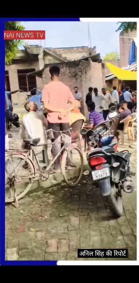 कोटवां में सांड की जोरदार टक्कर से 22 वर्षीय युवक की मौत, परिजनों में मचा कोहराम
प्रयागराज। कोटवां PHC के सामने बीती रात करीब 8 बजे एक दर्दनाक हादसा हो गया। जानकारी के अनुसार 22 वर्षीय पवन भारतीया पुत्र श्यामजी भारतीया को अचानक एक सांड ने जोरदार टक्कर मार दी।
हादसे में पवन गंभीर रूप से घायल हो गया। घटना की सूचना मिलते ही मौके पर लोगों की भीड़ जुट गई। हादसे की खबर जब परिजनों को मिली तो घर में कोहराम मच गया और परिजनों का रो-रोकर बुरा हाल हो गया।
स्थानीय लोगों के अनुसार सड़क पर घूम रहे आवारा पशुओं के कारण आए दिन हादसे का खतरा बना रहता है। लोगों ने प्रशासन से आवारा पशुओं पर प्रभावी कार्रवाई की मांग की है।
NAI NEWS TV