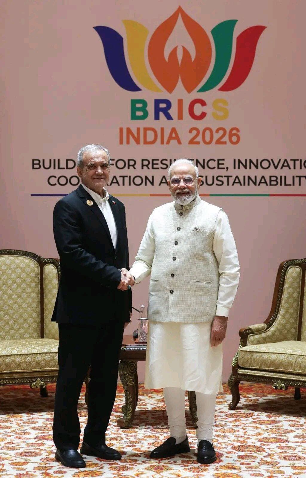 দিল্লীত ইৰানৰ ৰাষ্ট্ৰপতি মাছুদ পেজেশ্কিয়ানৰ সৈতে বৈঠকত মিলিত প্ৰধানমন্ত্ৰী নৰেন্দ্ৰ মোদী।