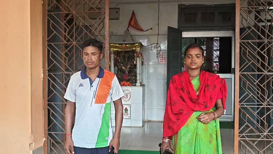 ସ୍କୁଲରେ ଛାତ୍ରଙ୍କୁ ମାଡ଼ ଅଭିଯୋଗ!
ନ୍ୟାୟ ପାଇଁ ଜିଲ୍ଳା ଶିକ୍ଷା ଅଧିକାରୀ ଙ୍କ କାର୍ଯ୍ୟାଳୟରେ ବାପା-ମା’।
#Sundargarh #Bhasma #SundargarhNews #OdishaNews #SchoolNews #StudentNews #EducationNews #OdishaEducation #BreakingNews #LatestNews #SundargarhUpdates #SundargarhUpdatesLive #OdishaNewsToday #SchoolEducation