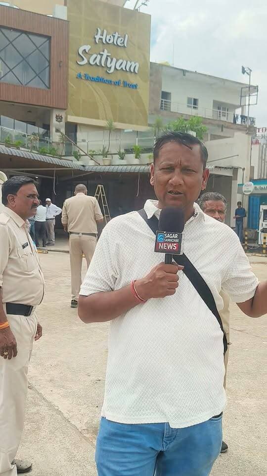 प्रशासन का अमला पहुंच सत्यम होटल अतिक्रमण की कार्यवाही जारी #cmomadhyapradesh #nonfollowers #foryouシ #viralreels #trendingreels