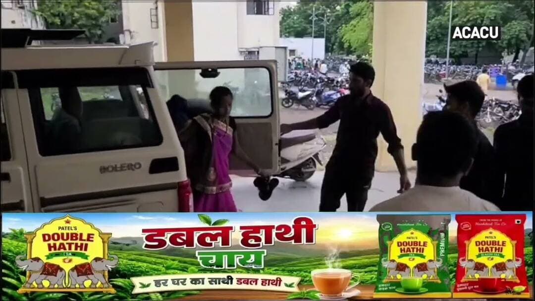रॉकेट की स्पीड से हॉस्पिटल गाड़ी लाकर पति-पत्नी की खंडवा के लड़कों ने बचाई जान! #khandwa
