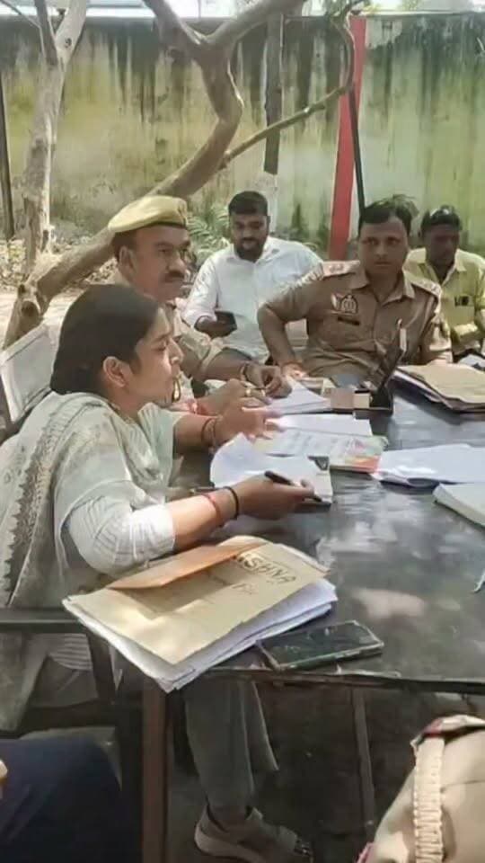 कौंधियारा थाना परिसर में थाना समाधान दिवस में पहुंची चार शिकायतें, किसी का नहीं हुआ निस्तारण।।
#DMPrayagraj