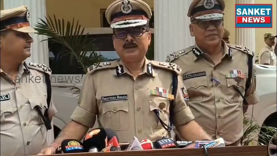 ବାଲେଶ୍ୱରରେ ପୁଲିସ ଡିଜି ବିନୟତୋଷ ମିଶ୍ର, ସାଙ୍ଗରେ ADG ସଞ୍ଜୟ କୁମାର ଓ ସୌମେନ୍ଦ୍ର ପ୍ରିୟଦର୍ଶୀ
