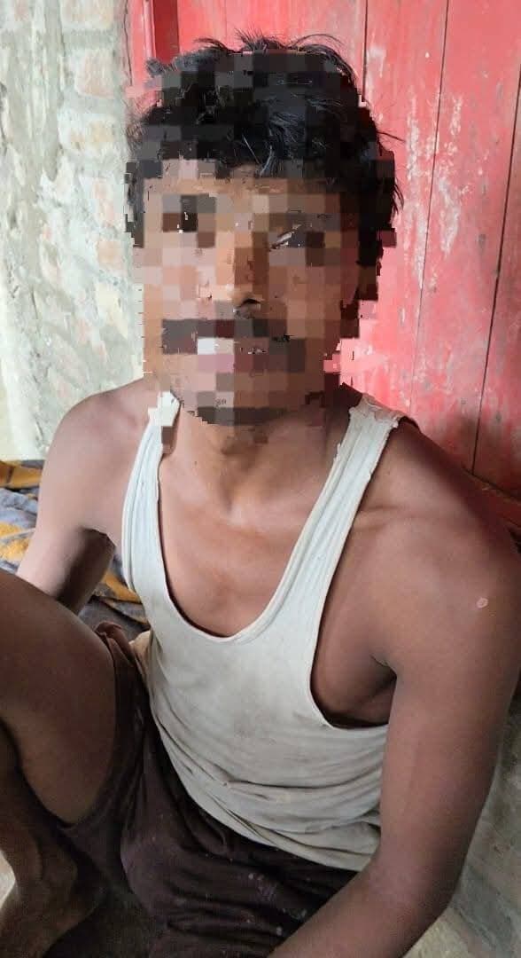 अवैध शराब निर्माण, भंडारण, सेवन और परिवहन पर पूर्णतः अंकुश लगाने हेतु तत्पर है दरभंगा पुलिस।
सकतपुर थाना अंतर्गत ग्राम तारडीह गांडौली से 05 लीटर देशी चुलाई शराब के साथ अभियुक्त प्रमोद मुखिया पिता सुखचन मुखिया साo तारडीह गांडौली थाना सकतपुर जिला दरभंगा को किया गया गिरफ्तार।
सकतपुर थाना द्वारा की गई कार्रवाई
#BiharPolice #Darbhangapolice #HainTaiyarHum #Dial112 मिथिला क्षेत्र पुलिस Information & Public Relations Department, Government of Bihar Home Department, Govt. of Bihar