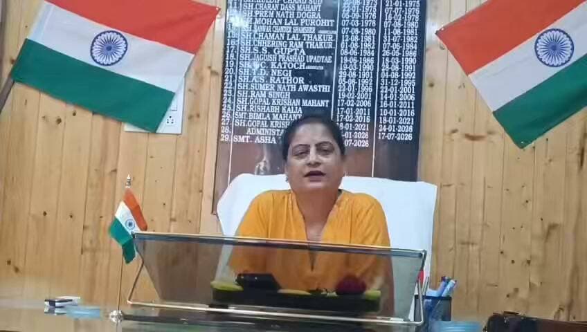 #Kullu : बस स्टैंड और भूतनाथ मार्ग के गड्ढों को नगर परिषद ने भरा, आम जनता को मिली बड़ी राहत
देखिये क्या कहना है नगर परिषद अध्यक्ष कुल्लू का इस बारे में।
देसी चैनल कुल्लू देसी चैनल देवभूमि कुल्लू देसी चैनल कुल्लू