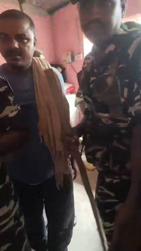 इंदरवा सीमा पर खाद तस्करी को लेकर बवाल, शिकायतकर्ता ग्रामीण से उलझे तस्कर
इंदरवा बॉर्डर पर खाद की कथित तस्करी को लेकर विवाद, शिकायत के बाद ग्रामीण और तस्करों में कहासुनी