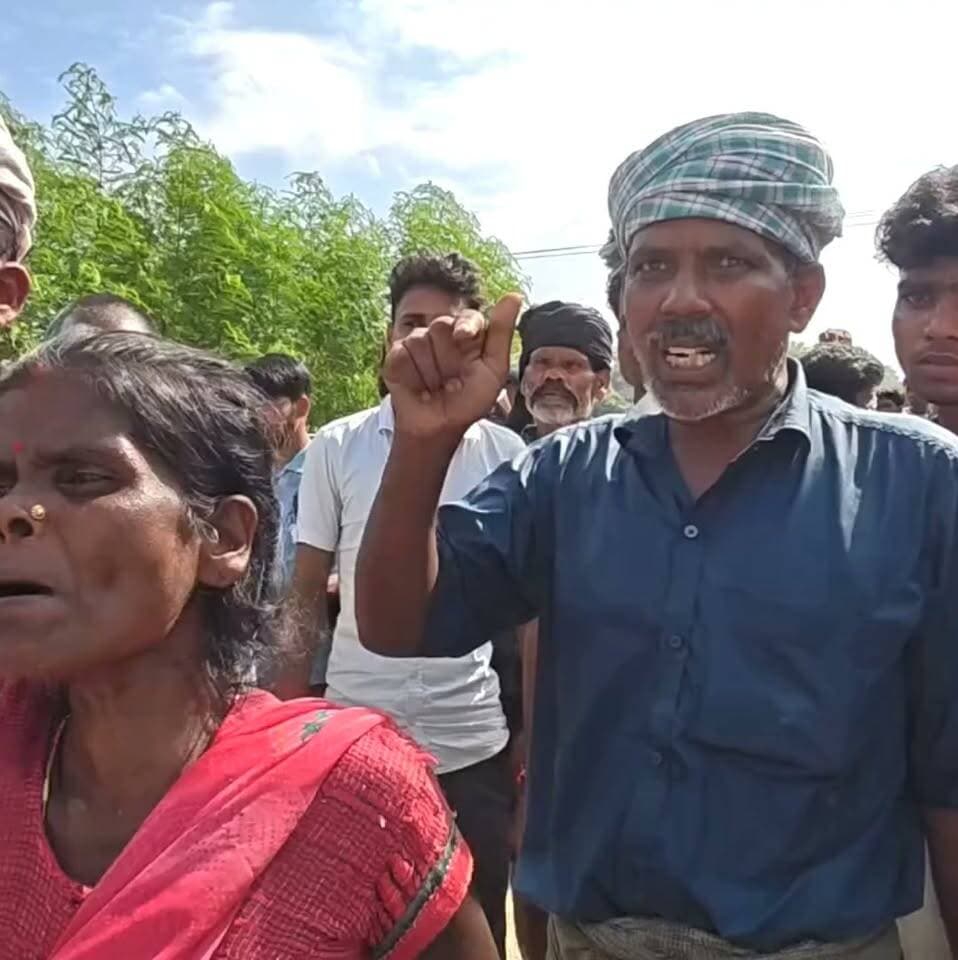 सीतामढ़ी डुमरा में जिला पार्षद पति बैजनाथ प्रसाद कुशवाहा की हत्या को लेकर ग्रामीणों ने किया विरोध.