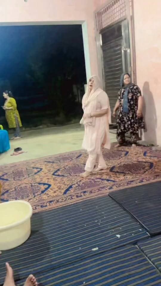 बाड़ाबंदी के दौरान भावी पार्षदो का जश्न