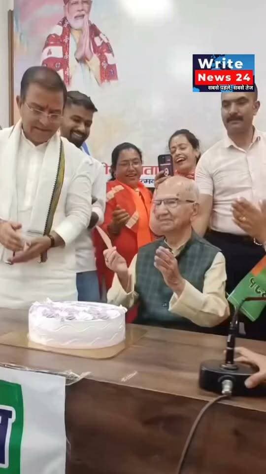 हिमाचल के पूर्व मुख्यमंत्री शांता कुमार ने मनाया 93वां जन्मदिन, सादगी भरे अंदाज में महिला मोर्चा ने काटा केक…