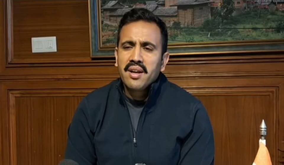 हर्ष महाजन के बयान पर विक्रमादित्य का पलटवार, कहा- कांग्रेस की फिक्र छोड़ बाकी के 4-5 साल आराम से बिताएं