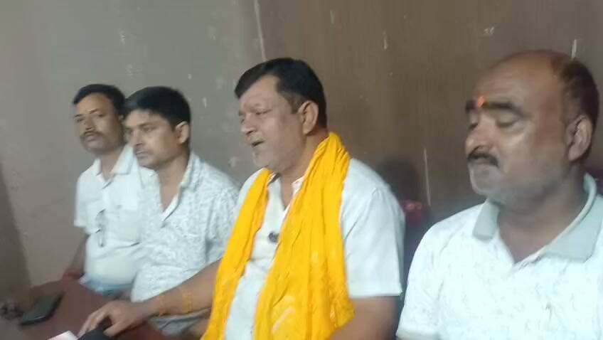 औरंगाबाद धर्मशाला चौक स्थित गणपति मंदिर में 14 से 25 सितंबर तक गणेश उत्सव की तैयारी पूरी। संरक्षक रंजीत सिंह ने बताया प्रतिदिन संध्या 7 बजे महाआरती, बाद में भजन संध्या होगी। 23-24 को भक्ति जागरण। 25 सितंबर को हाथी-घोड़े, गाजे-बाजे के साथ भव्य शोभायात्रा निकलेगी जो अदरी नदी तक जाएगी।