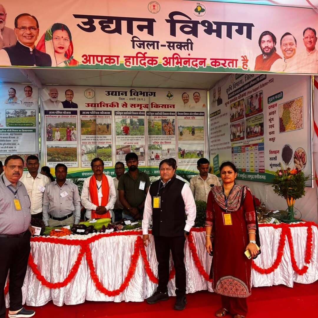 उद्यान विभाग के संचालक श्री लोकेश चंद्राकर एवं प्रभारी संयुक्त संचालक श्री नीरज साहा ने जेठा में विभागीय प्रदर्शनी स्टॉल का अवलोकन किया।
इसके बाद शासकीय उद्यान रोपणी डोंडकी का निरीक्षण कर पौध उत्पादन, मातृवृक्षों की देखरेख एवं जल निकासी व्यवस्था को लेकर आवश्यक दिशा-निर्देश दिए।
