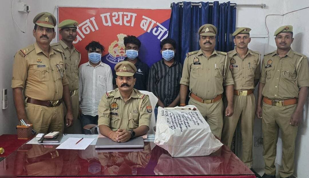 तीन चोरों को माल के साथ पुलिस ने किया गिरफ्तार पूरी खबर कमेंट बॉक्स में