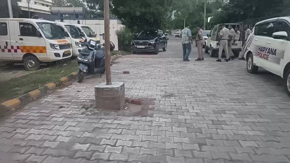 52वर्षीय मुकेश को दयालपुर बुखारपुर के नज़दीक मंदिर पर बुलाकर 8,से10, लड़कों ने लाठी, डंडे से हमला कर तोड़ दिए पैर और पसली की हड्डी ईलाज के दौरान हुई मौ त
#Faridabad
#fcn24news
#Ballabhgarh
#police
#crime
#murder
#attack