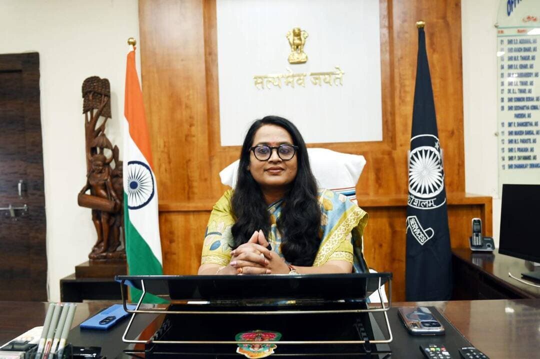 कलेक्टर श्रीमती तुलिका प्रजापति ने जिलेवासियों से सेवा संकल्प अभियान में अधिक से अधिक सहभागिता की अपील की।
‘आशीर्वाद का दीया’, ‘नमो सेवा गाथा’ एवं ‘सेवा मेरा योगदान’ सहित विभिन्न गतिविधियों से सेवा और जनभागीदारी को मिलेगा बढ़ावा।
<nis:link nis:type=tag nis:id=sevasankalpabhiyan nis:value=SevaSankalpAbhiyan nis:enabled=true nis:link/>
<nis:link nis:type=tag nis:id=सेवा_संकल्प_अभियान nis:value=सेवा_संकल्प_अभियान nis:enabled=true nis:link/>