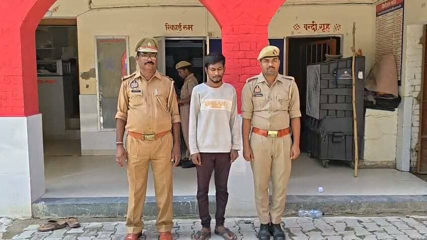 गुजरात से बरामद हुई किशोरी, बहला-फुसलाकर ले जाने का आरोपी गिरफ्तार, पुलिस ने किशोरी के बयान के बाद आरोपी के खिलाफ पॉक्सो एक्ट में शुरू की कार्रवाई
आजमगढ़
https://abckhabar.in/?p=8241