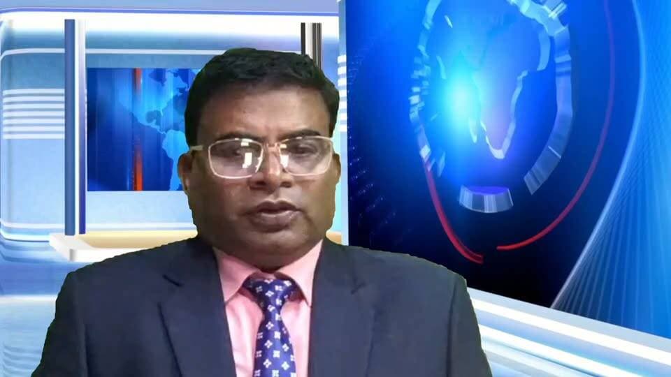प्रधानमंत्री नरेंद्र मोदी जी के जन्मदिन 17 सितंबर से लेकर 17 अक्टूबर तक एक महीने तक चलने वाले सेवा संकल्प अभियान की घोषणा की गई है इस संबंध में बाहरी दिल्ली जिला भाजपा जिला अध्यक्ष विक्रम गुप्ता प्रेस कॉन्फ्रेंस कर कहा कि
17 सितंबर को नांगलोई विधानसभा में रक्तदान शिविर लगाने जा रही है जिसमें बड़ी तादाद में बाहरी दिल्ली जिला के कार्यकर्ता रक्तदान करेंगे और दिव्यांग जनों को ट्री साइकिल. छड़ी वा अन्य उपकरण दिए जाएंगे
उसी दिन शाम के वक्त बड़ी तादाद में दीपावली की तरह रात में घरों में दिए जलाकर प्रधानमंत्री जी के जन्मदिन को मनाया जाएगा
तथा महीने भर प्रतिदिन कभी फल वितरण कभी रक्तदान शिविर कभी स्वास्थ्य जांच शिविर लगाकर सेवा संकल्प के रूप में मनाया जाएगा
पत्रकारों ने जब जिला अध्यक्ष विक्रम गुप्ता से पूछा कि दिल्ली में कई ऐसे क्षेत्र हैं जहां पर भाजपा के विधायक नहीं है तो वहां विकास किस तरीके से किया जाएगा
उन्होंने कहा बाहरी दिल्ली जिले में किराड़ी विधानसभा है जहां पर हमारी पार्टी के विधायक नहीं है लेकिन वहां सांसद योगेंद्र चंदोलिया जी ने 105 करोड़ का फंड दिया है जिससे बेहतर विकास हो सके जिला अध्यक्ष विक्रम गुप्ता ने क्या कुछ कहा आई ए सुनते हैं उनही से