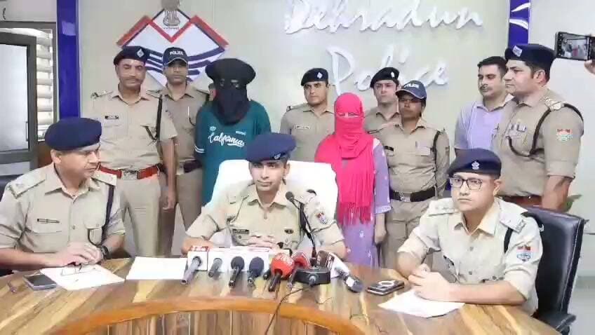 BIG BREAKING:: प्यार में धोखा, 5 लाख की सुपारी! देहरादून बैंककर्मी पर फायरिंग की मास्टरमाइंड निकली पूर्व प्रेमिका, पुलिस ने खोला पूरा राज - Bahadrabad
=================
_*पूरी ख़बर पढ़ने के लिए नीचे दी गई ब्लू लाइन पर क्लिक करें।*_
👇👇
https://bahadrabadnews.com/big-breaking-cheating-in-love-5-lakh-betel-nut-dehradun-the-mastermind-of-the-firing-on-the-bank-employee-turned-out-to-be-the-ex-girlfriend-the-police-revealed-the-whole-secret/
*"बहादराबाद न्यूज़/ की खबरे व्हाट्सएप पर पाने के लिए ग्रुप से जुड़े.. क्लिक करे!*👇
https://chat.whatsapp.com/JRJhdKtAfvYEyJxTAHmU0W
=================
_*News by -SHAJAD ALI*_