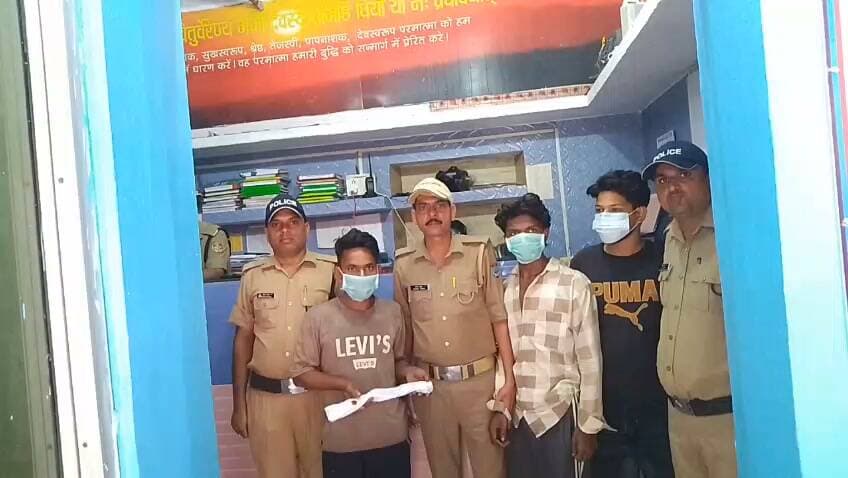 BIG BREAKING:: हरिद्वार रेलवे स्टेशन पर दबंगई दिखाना पड़ा भारी! 24 घंटे में तीन आरोपी गिरफ्तार, तमंचा-कारतूस बरामद; फायरिंग कर यात्रियों में जमाना चाहते थे रौब -
=================
_*पूरी ख़बर पढ़ने के लिए नीचे दी गई ब्लू लाइन पर क्लिक करें।*_
👇👇
https://bahadrabadnews.com/big-breaking-had-to-show-dominance-at-haridwar-railway-station-three-accused-arrested-in-24-hours/
*"बहादराबाद न्यूज़/ की खबरे व्हाट्सएप पर पाने के लिए ग्रुप से जुड़े.. क्लिक करे!*👇
https://chat.whatsapp.com/JRJhdKtAfvYEyJxTAHmU0W
=================
_*News by -SHAJAD ALI*_