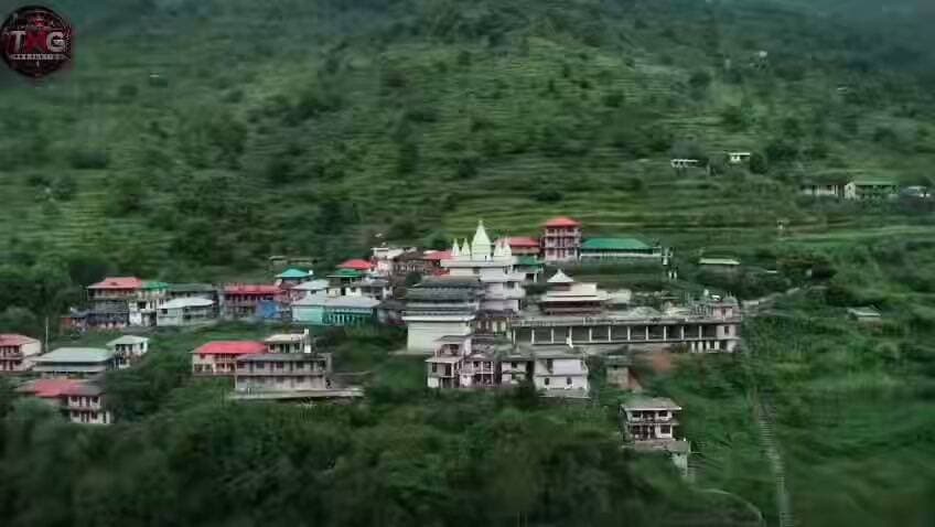आज हमारे इष्ट देवता शमशरी महादेव जी की नई पहाड़ी नाटी रिलीज़ हुई है। इस सुंदर नाटी को निशा शर्मा जी ने अपनी मधुर आवाज़ दी है और तनुज जी ने शानदार संगीत दिया है।
आप सभी से निवेदन है कि इस नाटी को जरूर सुनें, अपना प्यार दें और Like, Share & Comment करें। साथ ही चैनल को Subscribe करना न भूलें।
जय शमशरी महादेव 🙏
पूरे गाने सुनने के लिए नीचे दिए गए लिंक को ओपन करे
https://youtu.be/3ylVOLvZWF8?si=K46JyGS0vZsHQBkT
