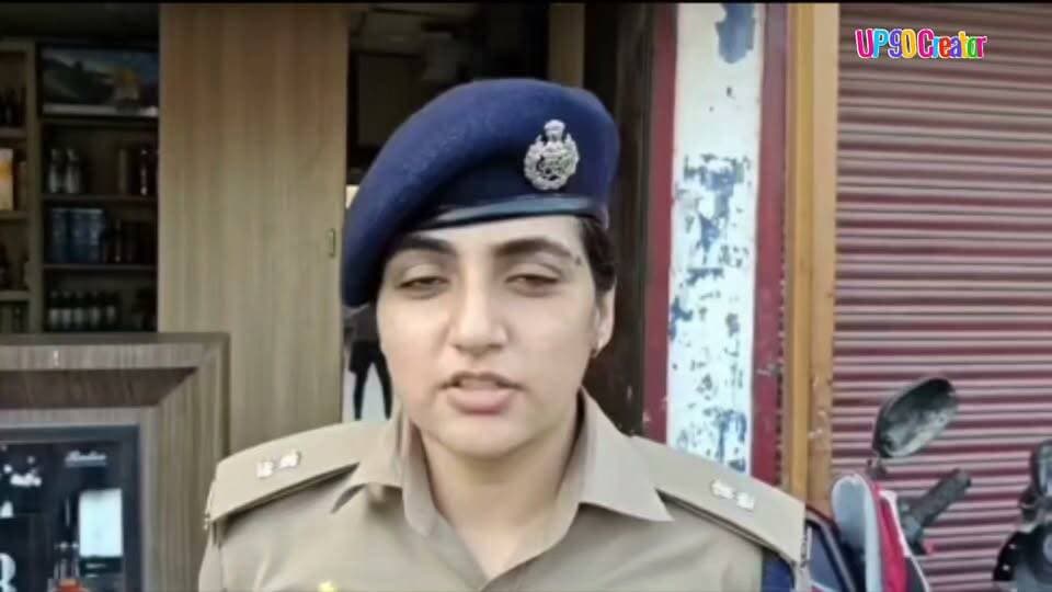 बाँदा में अवैध शराब के खिलाफ पुलिस-आबकारी विभाग का संयुक्त अभियान
जनपद बाँदा में अवैध शराब के निर्माण, बिक्री एवं तस्करी पर प्रभावी अंकुश लगाए जाने के उद्देश्य से पुलिस एवं आबकारी विभाग की संयुक्त टीमों द्वारा जनपद के समस्त थाना क्षेत्रों में सघन चेकिंग अभियान चलाया गया।
अभियान के दौरान अवैध शराब के निर्माण एवं बिक्री से जुड़े संभावित स्थानों की जांच करने के साथ-साथ संदिग्ध व्यक्तियों और वाहनों की भी चेकिंग की गई। पुलिस एवं आबकारी विभाग की टीमों ने अवैध शराब के कारोबार में संलिप्त लोगों के विरुद्ध प्रभावी कार्रवाई के निर्देश दिए।
अभियान के संबंध में सहायक पुलिस अधीक्षक बाँदा #मेविस_टॉक द्वारा वीडियो बाइट के माध्यम से जानकारी दी गई।
#BandaPolice #UPPolice #ExciseDepartment