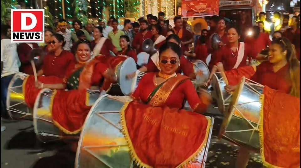 'গণেশ পুজোর মধ্য দিয়ে শুরু হয়ে গেল এবারের পুজো' তবে এবারে জেলায় নতুন ট্রেডিং গণেশ বরণ, ভিন্ন রাজ্যের বর্ণাঢ্য ঢোল যাত্রার মধ্য দিয়ে গণেশ বরণ করল পূজো উদ্যোক্তারা
#DNews #Ganeshpujo #Midnapore #Dhol #Ganesh