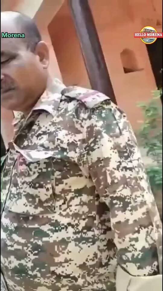 सोचिए, ऐसे लोगों पर है थानों का प्रभार👇
मुरैना के रामपुर थाना प्रभारी का 2 हजार रुपये लेते हुए वीडियो वायरल।
वीडियो रामपुर कला थाना परिसर के पीछे सुनसान इलाके का बताया जा रहा है। वीडियो में थाना प्रभारी एक व्यक्ति से रुपये ले रहे हैं और पूछ भी रहे हैं कि कितने हैं।
Disclaimer- Hello morena इस वायरल वीडियो की पुष्टि नहीं करता।