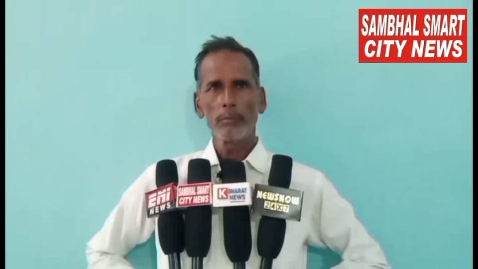सम्भल में Live फर्जी दस्तावेज तैयार कराकर हड़पी 9 लाख की रक़म का आरोप SP से की शिकायत वीडियो को शेयर
यूपी के जनपद सम्भल में थाना हजरतनगर गढ़ी के ग्राम फुलसिहा निवासी मुशर्रफ पुत्र हुसैन बख्श ने पुलिस अधीक्षक के यहां शिकायती पत्र देकर न्याय की गुहार लगाई है। पीड़ित का आरोप है कि उसके साथ छलकपट व बेईमानीपूर्वक फर्जी दस्तावेज तैयार कराकर रकम हड़पन ली गई। पीड़ित ने शिकायत पत्र में लिखा है कि उसके पास थाना नखासा क्षेत्र के ग्राम रूकनुद्दीन सराय निवासी उसमान पुत्र यूसुफ आया और बोला कि हमारा बयाना जमीन वालों पर पहुंच चुका है, जिसका हम लोगों ने एग्रीमेन्ट कराकर समय निश्चित किया है यदि हम लोगों ने समय से बैनामा नहीं कराया तो हमारी मोटी रकम फंस जायेगी या मारी जायेगी। यदि आप मेरी कृषि भूमि को खरीदना चाहते हो तो आप हमें 9 लाख रूपये की रकम दे दी, जिस पर पीड़ित ने लालच में आकर अकरम पुत्र अशरफ, जावेद पुत्र असतुल्ला, अताउल पुत्र अशरफ के सामने अपनी जमीन व सोने के आभूषण को गिरवी रखकर 9 लाख रूपये उसमान को बीते छ वर्ष पूर्व 31.07. 2020 को एक एग्रीमेन्ट कराकर रकम दे दी। कुछ समय बाद पीड़ित को अन्य लोगों से जानकारी हुई कि इन लीगो का एक बहुत बड़ा गिरोह है जिनका काम फर्जी एग्रीमेन्ट बनाकर देना व मोटी रकम ऐंठना है। जिस पर पीड़ित ने ज्यादा दबाव बनाया तो उसमान व उसमान के साथियों ने एक और स्टाम्प पर फैसलानामा लिखवा कर 2.40.000/- रूपये उसमान के पार्टनर ने पीड़ित को दे दिये। आरोप है कि अब पीड़ित की बाकी रकम 6,60,000/- रूपये को देने से सभी लोग आना कानी व टालमटोल कर रहे हैं। पीड़ित को जानकारी हुई है कि उसकी बाकी रकम 6,60,000/- रूपये छलपूर्वक गिरोह द्वारा हडप कर लिया गया है। जिसकी पीड़ित ने पुलिस अधीक्षक से शिकायत कर न्याय की गुहार लगाते हुए कानूनी कार्यवाही की माग की है
बाइट मुशर्रफ़ फूलसिंह निवासी