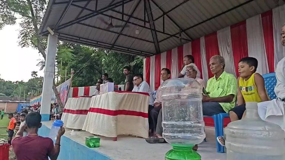আগামী মঙ্গলবার কালীরহাটের চূড়ান্ত পর্যায়ের ফাইনাল খেলা!খেলার মাঝেই শিশুর প্রাণ বাঁচাতে সাহায্যের আবেদন কালীরহাট সমাজ কল্যাণ পাঠাগার ও ক্লাবের