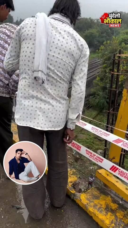 इंदौर में छतरपुर के युवक की थार का भीषण एक्सीडेंट, ब्रिज से नीचे गिरी गाड़ी
इंदौर के राजेंद्रनगर क्षेत्र में एक भीषण सड़क हादसा सामने आया है। हादसे में छतरपुर के युवक अभिजीत सिंह की थार गाड़ी राजेंद्रनगर ब्रिज से सीधे नीचे जा गिरी। टक्कर इतनी जोरदार थी कि थार गाड़ी बुरी तरह क्षतिग्रस्त हो गई।
राहत की बात यह है कि इस हादसे में किसी तरह की जनहानि नहीं हुई। हादसे में घायल गाड़ी चालक अभिजीत सिंह का उपचार जारी है और उनकी हालत फिलहाल स्थिर बताई जा रही है।