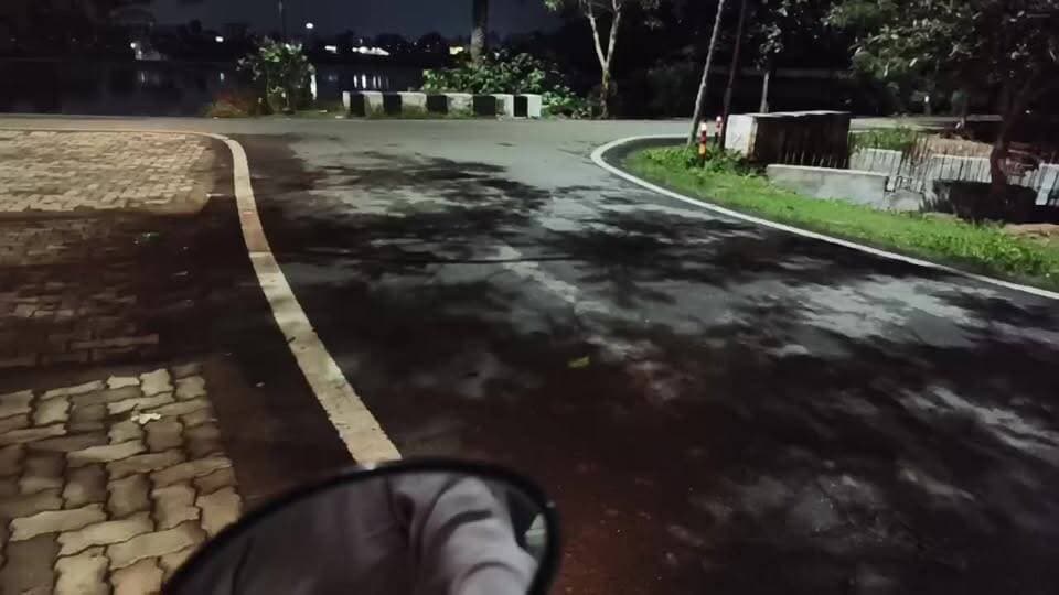 🌃 हजारीबाग के हृदय स्थल झील का रात का नजारा! 🌊
💡 रोशनी और व्यवस्था को लेकर नगर निगम के दावों पर उठे सवाल!
क्या झील की जमीनी हकीकत नगर निगम के दावों से अलग है?
📹 देखिए हजारीबाग झील का रात का LIVE नजारा और खुद देखिए व्यवस्था की स्थिति।
🔴 Ugta Jharkhand के साथ LIVE जुड़िए और अपनी राय कमेंट में बताइए।
#Hazaribagh #HazaribaghLake #झील #नगरनिगम #HazaribaghNews #JharkhandNews #HazaribaghLive #UgtaJharkhand #GroundReality #LocalNews #BreakingNews #LiveNews