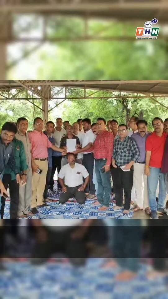 आगर मालवा में पत्रकारों ने कलेक्टर डॉ. शेर सिंह मीना के खिलाफ मोर्चा खोल दिया है, शनिवार को जिले के पत्रकारों की एक अहम बैठक हुई, जिसमें सर्वसम्मति से कलेक्टर के खिलाफ निंदा प्रस्ताव पारित किया गया। #agar #cm #cmmohanyadav #viralvideos
