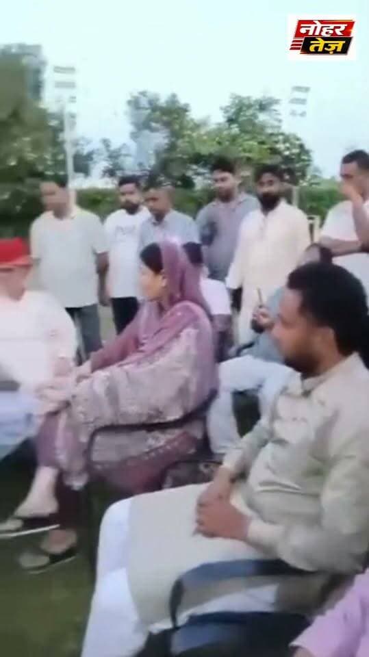 नोहर
नगरपालिका चुनाव के बाद भाजपा की बाड़ेबंदी
केबिनेट मंत्री झाबर सिंह खर्रा पहुंचे भाजपा की बाड़ाबंदी में उम्मीदवारों से भी मिले
मंत्री झाबर सिंह खर्रा ने पूर्व राज्य मंत्री मेहरुन्निसा टाक से भी अलग से लंबी चर्चा की।
दोनों के बीच नगरपालिका चुनाव के परिणाम, वार्डवार स्थिति, संभावित समर्थन और बोर्ड गठन को लेकर बनने वाले समीकरणों पर विचार-विमर्श हुआ।