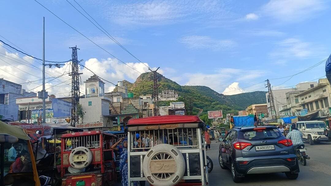 साथियों, कृपया बताएं कि यह किस शहर का कौन सा मंदिर है
