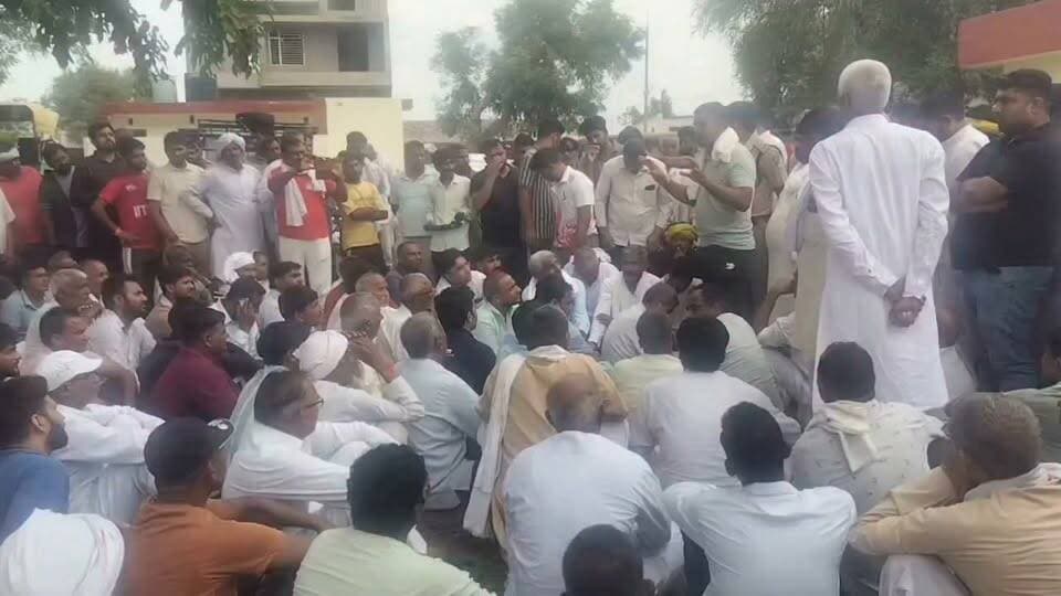 बलियाली/बवानीखेड़ा
किसान नेताओं ने सिंचाई विभाग के बेलदारों पर भ्रष्टाचार के लगाए गंभीर आरोप....सुने किसान नेता की जुबानी....