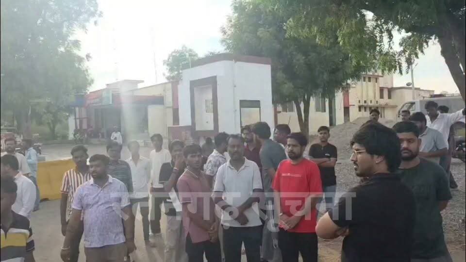 कांग्रेस प्रत्याशी नरेश भार्गव का अपहरण, परिजन व समर्थक पहुंचे पुलिस थाना