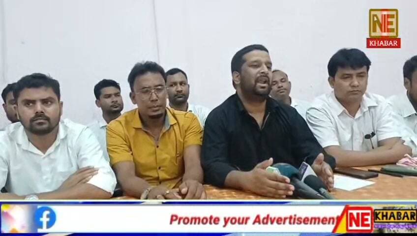 📌 ১৫ ছেপ্টেম্বৰত সংখ্যালঘু সংগঠনে আৰম্ভ কৰিব ভয়ংকৰ আন্দোলন।
📌 'মাত্ৰ ২৪ঘন্টাৰ পূৰ্বে জাননী জাৰি কৰে চৰকাৰে।
📌 'ঘৰৰ চোতাললৈকে বনাঞ্চলৰ এলেকা বুলি জাননী জাৰি কৰিছে'। চৰকাৰৰ বিৰুদ্ধে সৰৱ আমছু।
গোৱালপাৰাৰ পৰা চিন্টু নাথৰ ৰিপৰ্ট
#nekhabar #assam #goalpara #aamsu #pressmeet