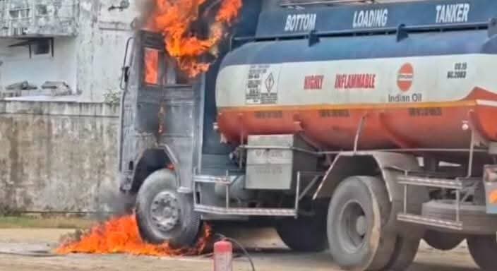 कोरबा बड़ी खबर : पेट्रोल-डीजल से भरे टैंकर में लगी भीषण आग, क्षेत्र को खाली कराया गया... <nis:link nis:type=tag nis:id=cgnews nis:value=CGNews nis:enabled=true nis:link/> <nis:link nis:type=tag nis:id=korba nis:value=korba nis:enabled=true nis:link/> <nis:link nis:type=tag nis:id=chhattisgsrhupdate nis:value=chhattisgsrhupdate nis:enabled=true nis:link/> Photo