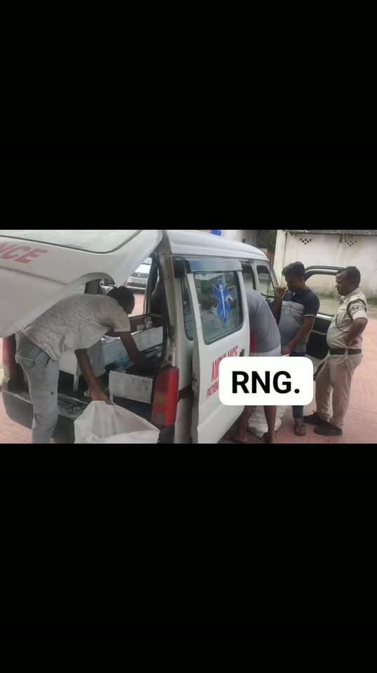 मद्यनिषेध एवं उत्पाद विभाग की बड़ी उपलब्धि एक मारुती सुजुकी इको एम्बुलेंस से भारी मात्रा मे आवैध विदेशी शराब बरामद तीन तस्कर गिरफ्तार