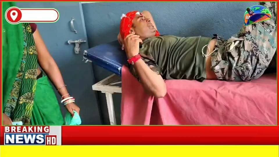 #बांका में शिक्षकों से अभद्रता के बाद पुलिस पहुंची तो युवक ने पुलिस चालक पर किया जानलेवा हमला, आरोपी गिरफ्तार
#BiharPolice #Dial112 #highlightseveryonefollowers