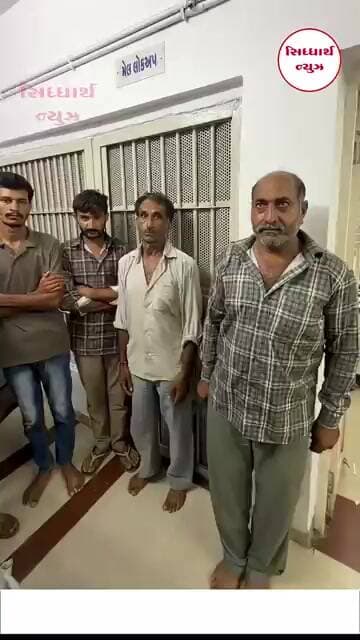 સોઢાણાની ખારા સીમમાં જુગારધામ પર બગવદર પોલીસનો દરોડો તીનપત્તી રમતા 5 શખ્સ ઝડપાયા, ₹11,250 રોકડ કબજે