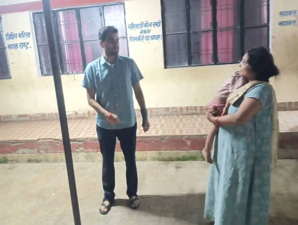 👉डीएम ने कस्तूरबा गांधी आवासीय बालिका विद्यालय एवं थाना बघौचघाट का किया औचक निरीक्षण
👉व्यवस्थाओं का जायजा लेकर संबंधित अधिकारियों को दिए आवश्यक दिशा-निर्देश
DM Deoria