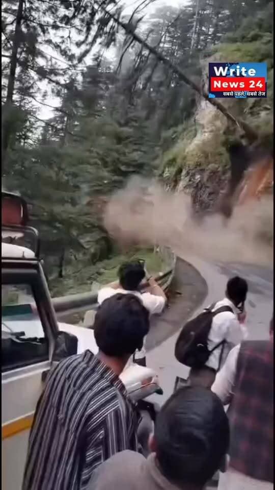 शिमला: मतियाणा में भूस्खलन के बाद बंद हुआ राष्ट्रीय राजमार्ग-05 बहाल, PWD ने हटाया मलबा..!!